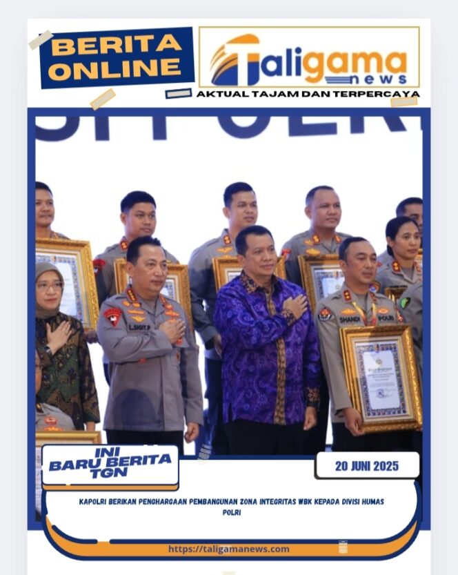 
					Kapolri Berikan Penghargaan Pembangunan Zona Integritas WBK Kepada Divisi Humas Polri